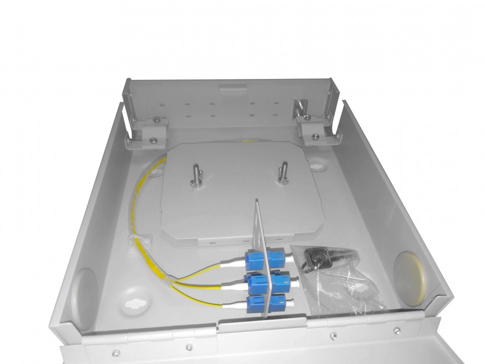 Кросс настенный оптический 4 LC SM, укомплектованный металлический с замком